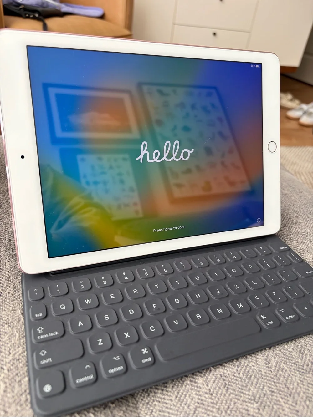 iPad Pro 10.5” (2017) 64GB Rose Gold + Apple Pencil + Keyboard + Case